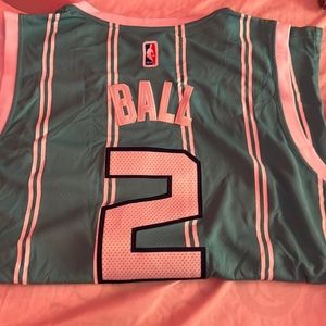 NBA Charlotte Hornets Lamelo Ball #2 jersey Lendingtree logo
